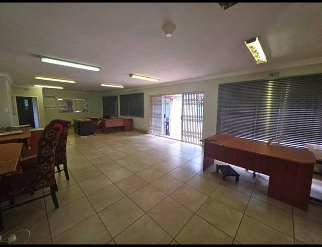 BUSINESS PROPERTY TO RENT IN GLEN MARAIS